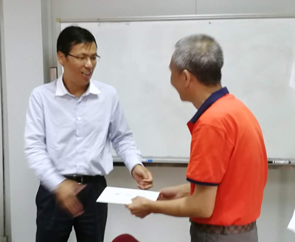 党委书记慰问王又红 - 副本.jpg