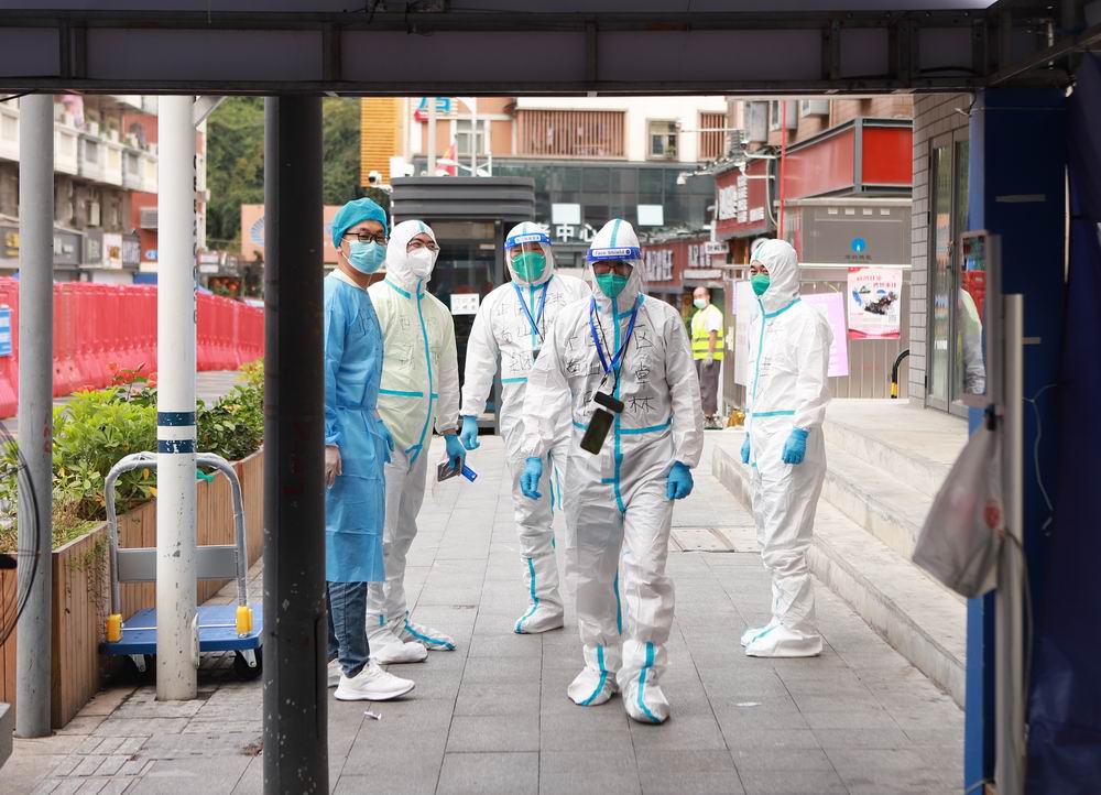 5人正面照.jpg